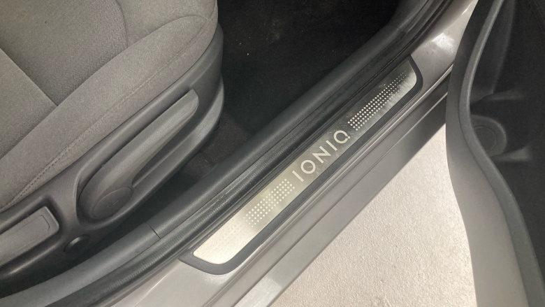 Hyundai IONIQ 1.6 GDi Hybrid Premium 5dr DCT Hybrid Hatchback